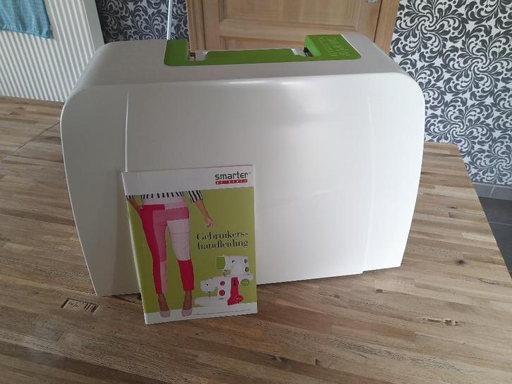 Naaimachine Smarter by pfaff 140s + gratis naaigaren, Hobby en Vrije tijd, Naaimachines en Toebehoren, Zo goed als nieuw, Naaimachine