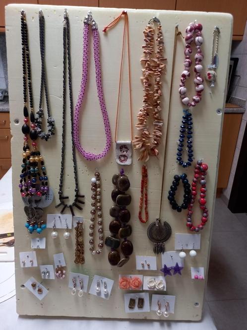 Juwelen: kettingen, armbanden, oorbellen. Samen : 10 euro, Handtassen en Accessoires, Kettingen, Gebruikt, Overige materialen