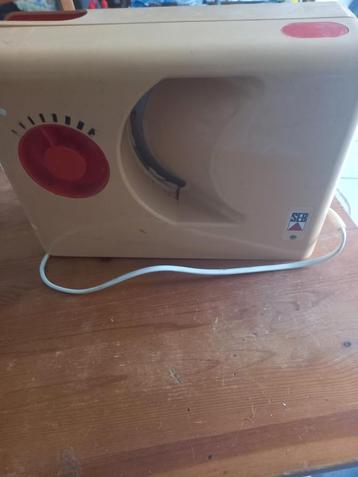 Machine  pour couper le pain  fonctionne parfaitement bien, Enlèvement, Comme neuf