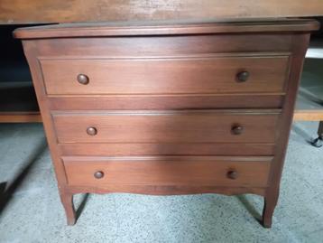 Armoire à 3 tiroirs très solide et belle vintage 60 beschikbaar voor biedingen