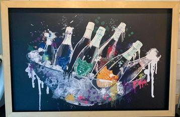 Canvas met champagneflessen in houten baklijst - nieuw beschikbaar voor biedingen