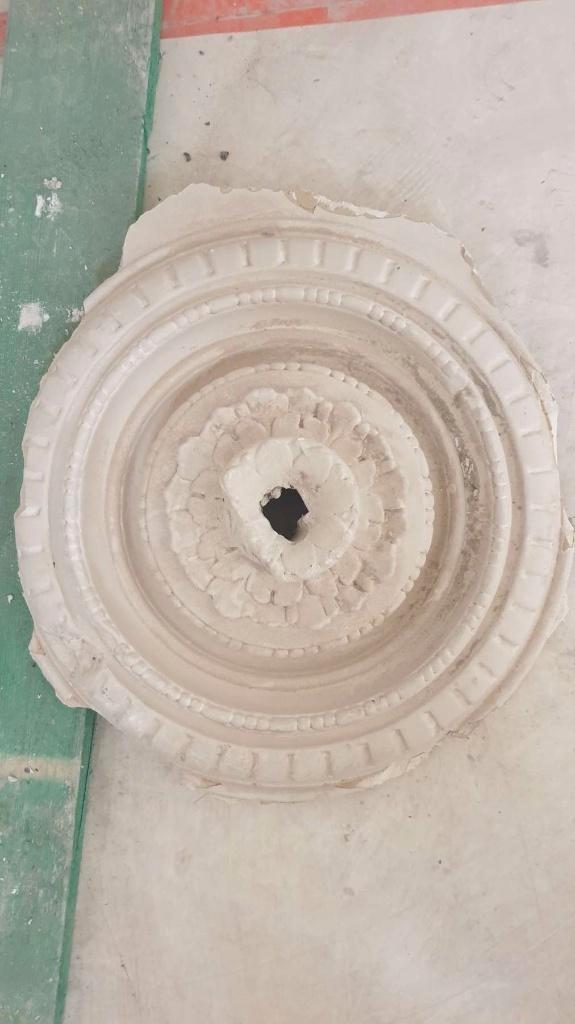 Antieke plafondrozet rozas diameter 54cm, Doe-het-zelf en Bouw, Plinten en Afwerking, Ophalen