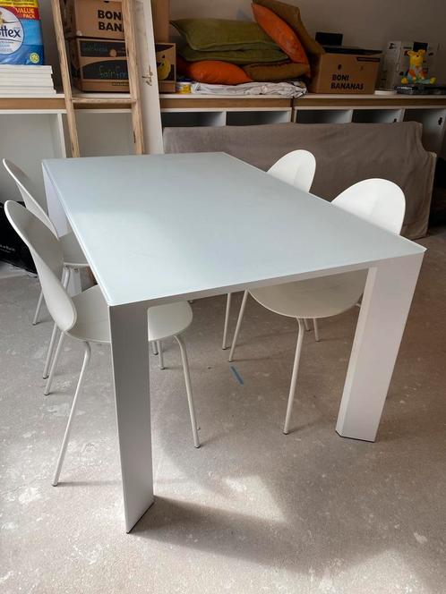 Tafel met glazen blad van het merk Joli en 4 stoelen., Huis en Inrichting, Tafels | Eettafels, Gebruikt, 50 tot 100 cm, 100 tot 150 cm