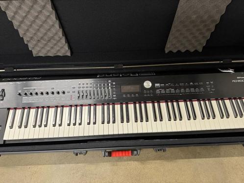 Stagepiano Roland RD-2000 + hardcase, Muziek en Instrumenten, Piano's, Zo goed als nieuw, Piano, Zwart, Digitaal, Ophalen