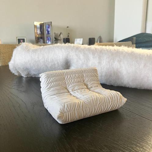 Beeldje sofa - Ligne Roset Togo - loveseat, Verzamelen, Beelden en Beeldjes, Nieuw, Overige typen, Verzenden