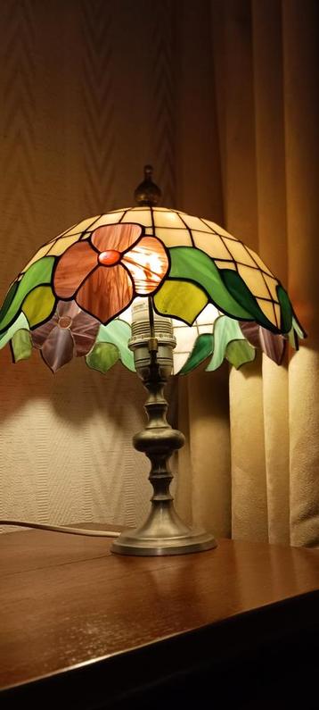 Mooie Tiffany lamp beschikbaar voor biedingen