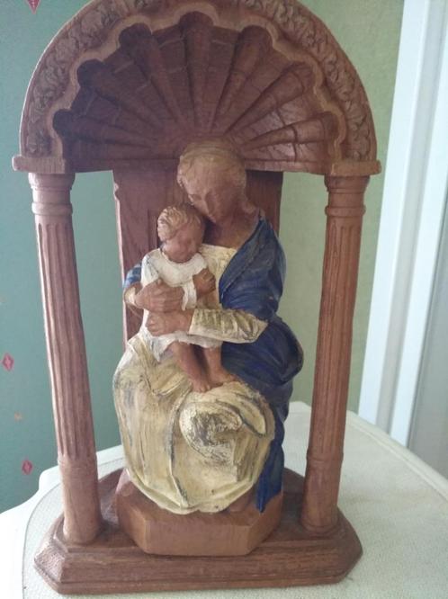 Mariabeeld in kapelletje, prachtige kleur, heel decoratief, Antiek en Kunst, Antiek | Religieuze voorwerpen, Ophalen