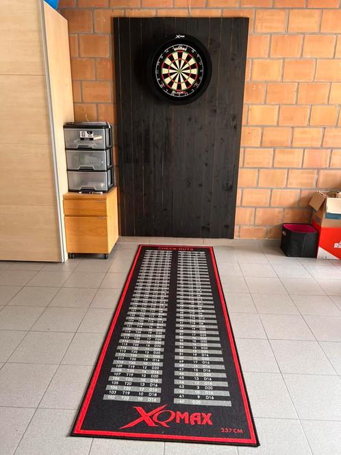 Compleet darts set met achtergrond en mat, Sport en Fitness, Darts, Zo goed als nieuw, Ophalen