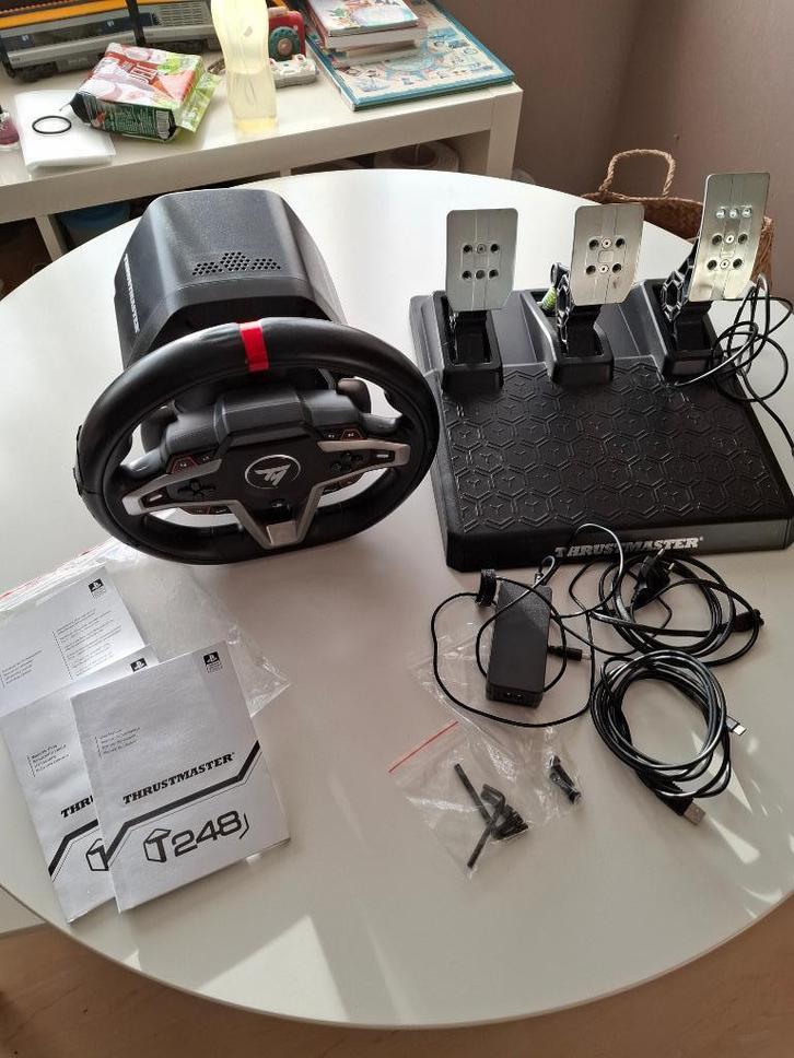 Thrustmaster T248 sim racing stuur en pedalen, Games en Spelcomputers, Spelcomputers | Overige Accessoires, Ophalen