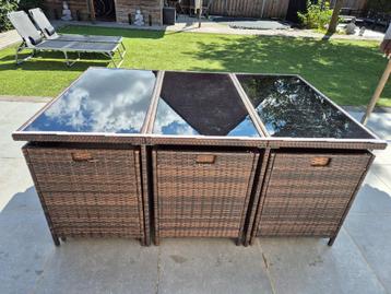 Terrastafel kubus bruin met 6 stoelen, kussens en 4 krukjes beschikbaar voor biedingen