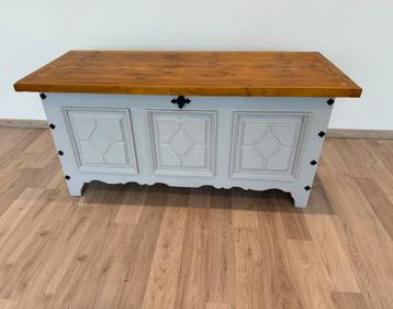 Dekenkist beschikbaar voor biedingen