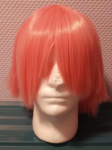 Snoeproze pruik  beschikbaar voor biedingen