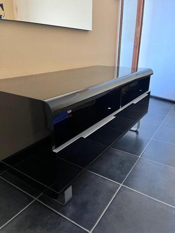 Tv kast beschikbaar voor biedingen