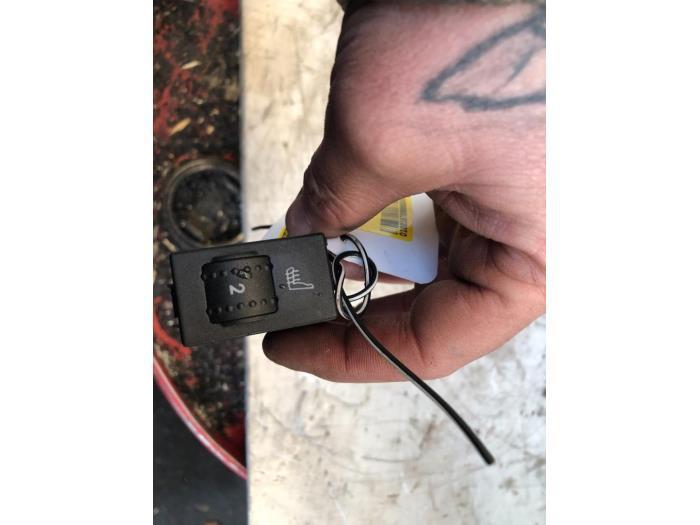 Commutateur chauffage siège d'un Ford Focus, Autos : Pièces & Accessoires, Habitacle & Garnissage, Ford, Utilisé, 3 mois de garantie