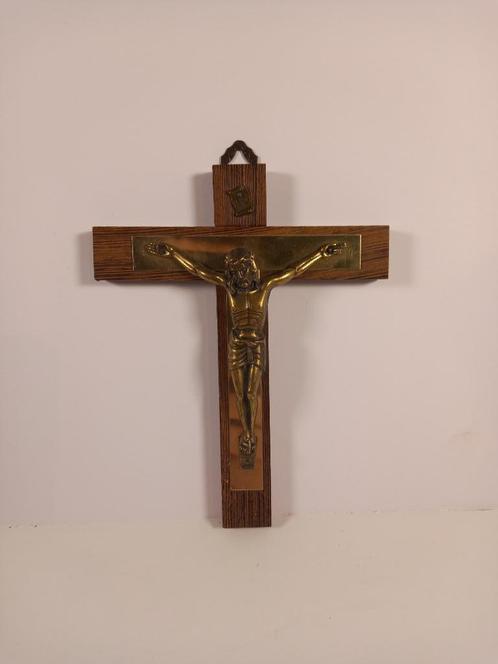 Crucifix bois + laiton, Antiquités & Art, Antiquités | Objets religieux, Enlèvement ou Envoi