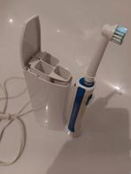Electrische tandenborstel Oral B met oplader, Handtassen en Accessoires, Tandenborstel, Zo goed als nieuw, Ophalen