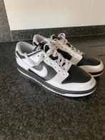 Nike dunk Reverse panda (maat 43 amper gedragen), Kleding | Heren, Schoenen, Ophalen, Zo goed als nieuw