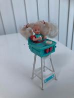 Barbie "Kelly" Doll in kinderstoel Mattel 1998, Verzamelen, Ophalen of Verzenden, Gebruikt, Overige typen