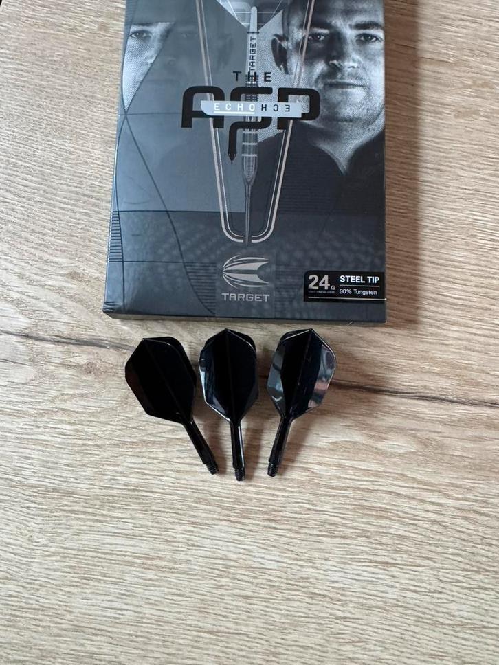 Target Nathan Aspinall X echo swiss point 24 gram, Sport en Fitness, Darts, Zo goed als nieuw, Flights, Ophalen of Verzenden