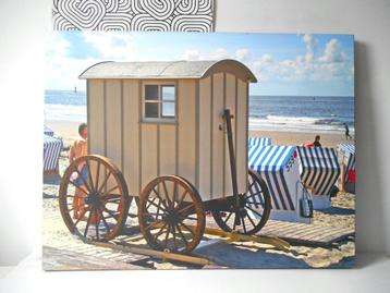 XXL Canvas van oude strandcabine op wielen beschikbaar voor biedingen