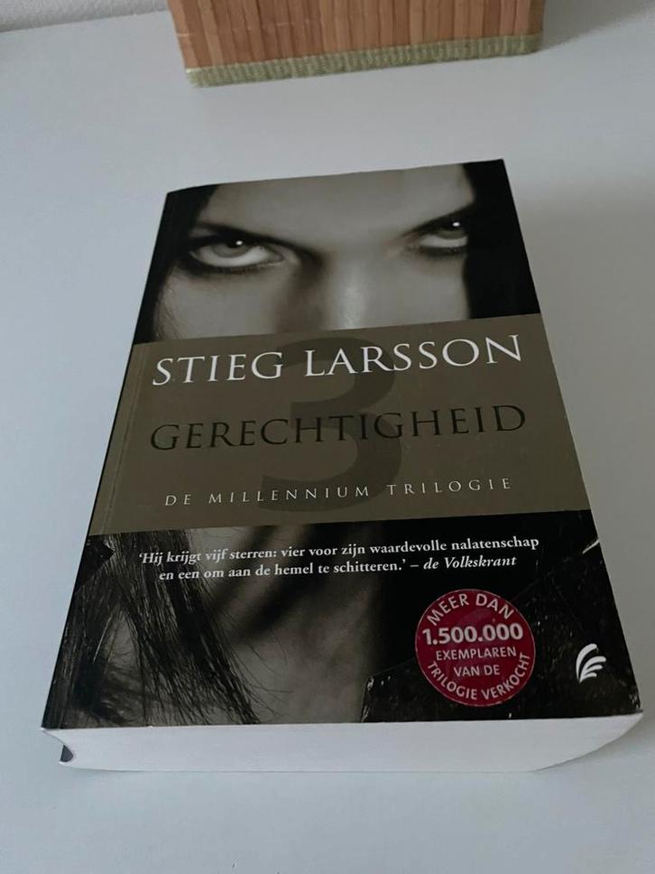 Stieg Larsson - Gerechtigheid, Boeken, Thrillers, Ophalen of Verzenden