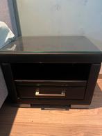 2 zwarte nachtkastjes met glazen blad en schuif, Huis en Inrichting, Slaapkamer | Nachtkastjes, Ophalen, Gebruikt, 45 tot 65 cm