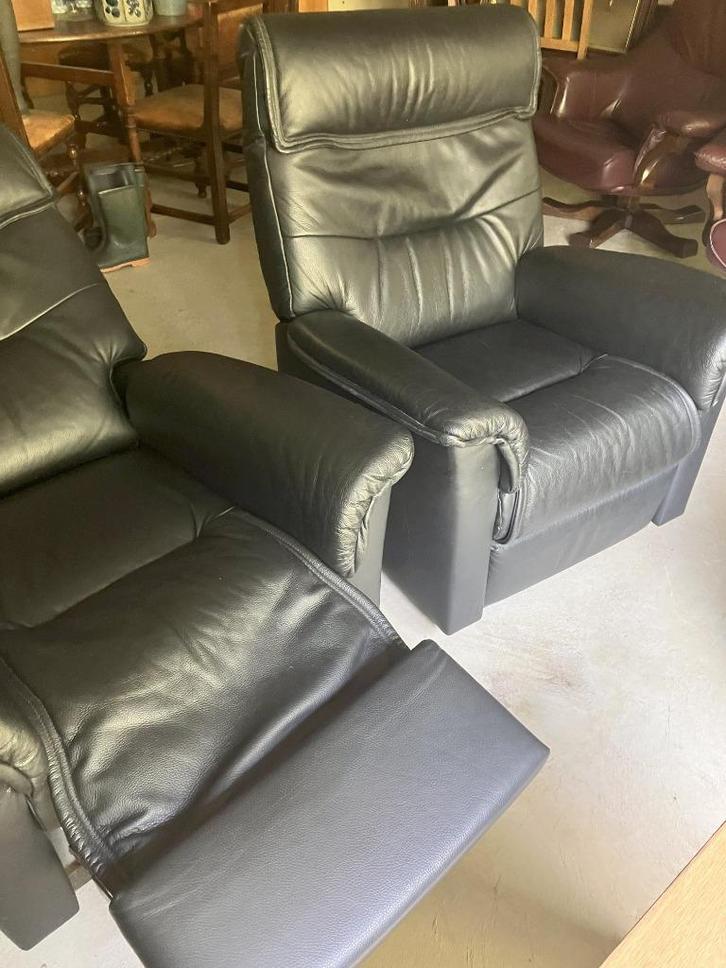 Twee zwart lederen electrische relaxen, Huis en Inrichting, Zetels | Zetels, Zo goed als nieuw, Leer, Ophalen
