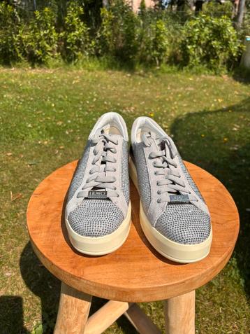 Liu jo sneakers, haast nieuw beschikbaar voor biedingen
