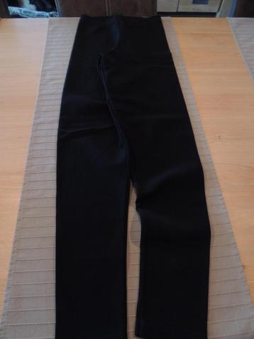 zwarte legging stretch beschikbaar voor biedingen