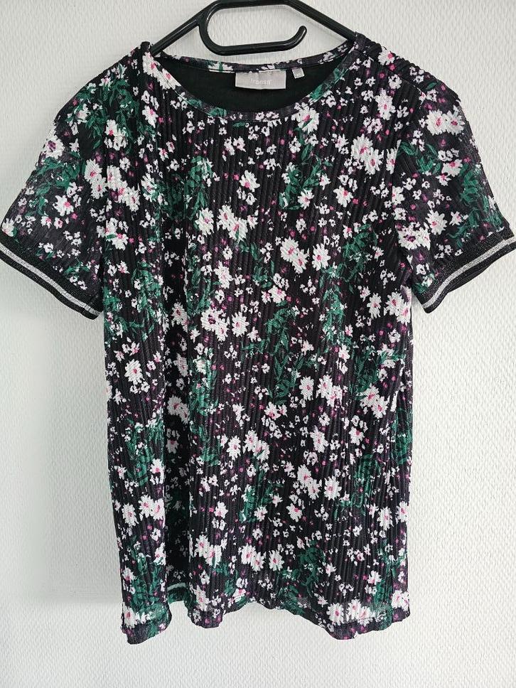 groene T-shirt met bloemenprint, Kleding | Dames, T-shirts, Gedragen, Maat 34 (XS) of kleiner, Overige kleuren, Korte mouw, Ophalen of Verzenden