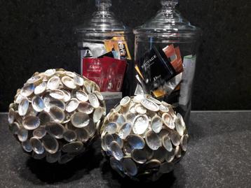 Luxueuze decoratiebollen met parelmoerschelpen - 2 stuks beschikbaar voor biedingen