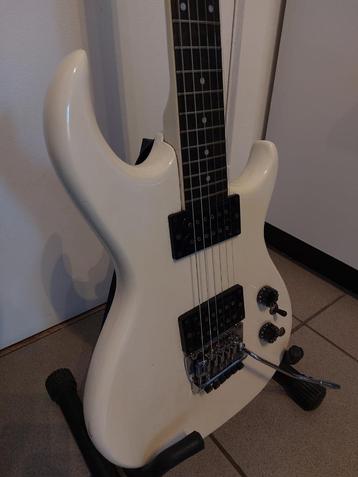 Vintage gitaar. beschikbaar voor biedingen