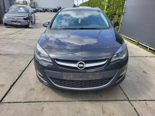BUMPER VOOR Opel Astra J Sports Tourer (PD8 / PE8 / PF8), Auto-onderdelen, Carrosserie, Bumper, Opel, Voor, Gebruikt