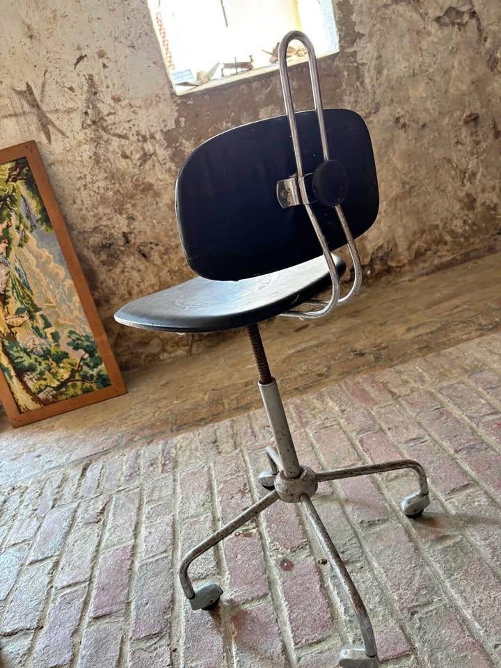 Chaise industrielle vintage TAVO – Made in Belgium, Maison & Meubles, Chaises de bureau, Utilisé, Noir, Enlèvement