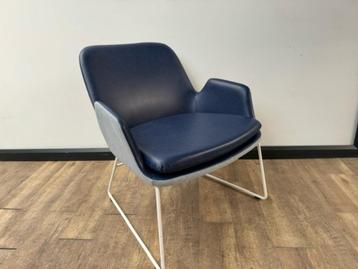 B&T Daisy Lounge stoel blauw beschikbaar voor biedingen