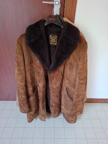 2 vintage herenjassen van echte suède met warme voering beschikbaar voor biedingen