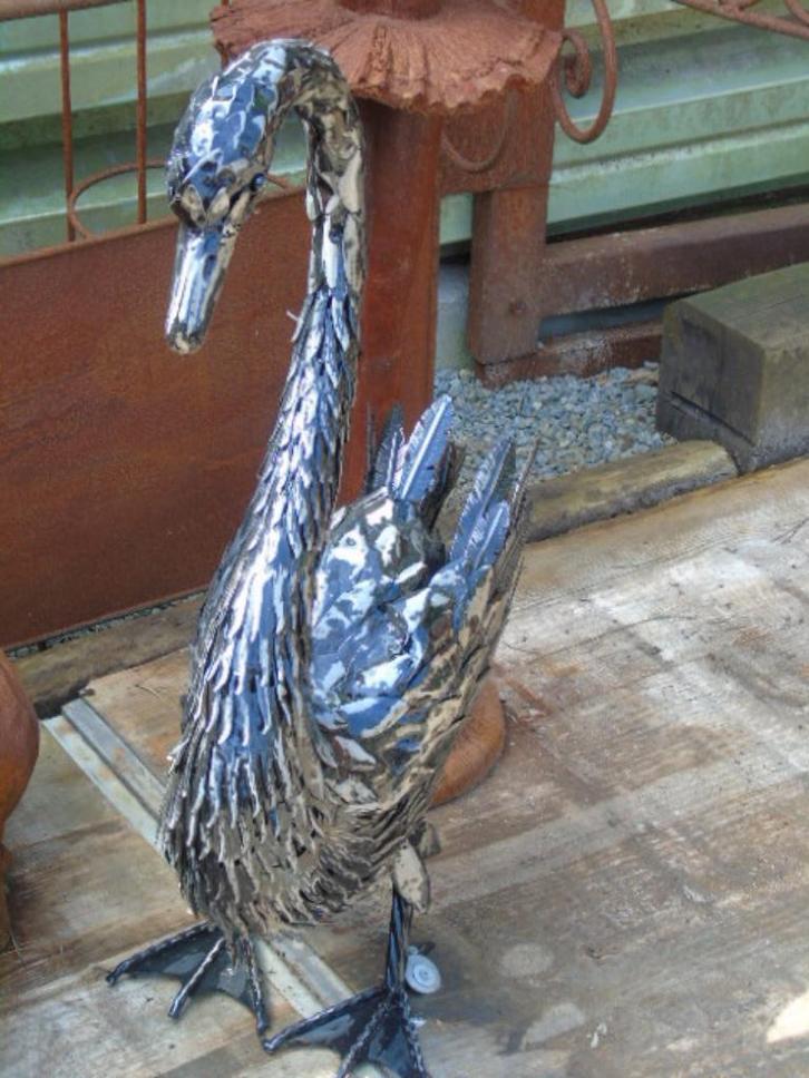 een levensgrote smeedijzeren zwaan, te koop - 50%!, Tuin en Terras, Tuinbeelden, Zo goed als nieuw, Dierenbeeld, Metaal, Ophalen