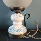 Antieke tafel/bedlamp van porselein en geslepen glas, Huis en Inrichting, Ophalen of Verzenden, Zo goed als nieuw, Glas