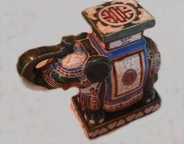 4) Porte-plante éléphant céramique vert +-20cms. beschikbaar voor biedingen