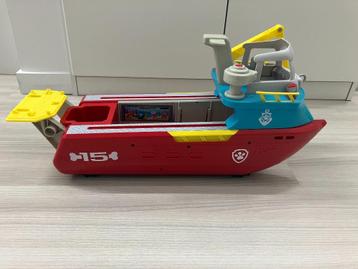 Boot en brandweerwagen beschikbaar voor biedingen