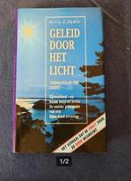 SPIRITUEEL BOEK GELEID DOOR HET LICHT, Ophalen of Verzenden, Zo goed als nieuw, Spiritualiteit algemeen, Achtergrond en Informatie