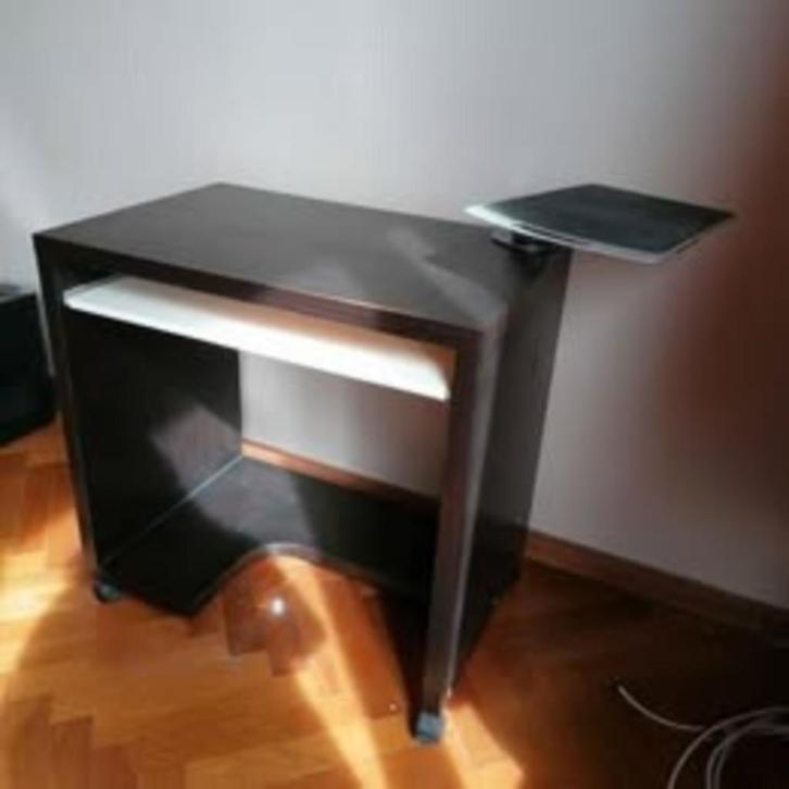 Dringend - PC bureau op wieltjes, Huis en Inrichting, Bureaus, Gebruikt, Bureau, Met wielen, Ophalen