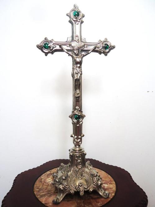 Statue de religion Croix Christ argentée et pierres vertes H, Antiquités & Art, Antiquités | Objets religieux, Enlèvement ou Envoi