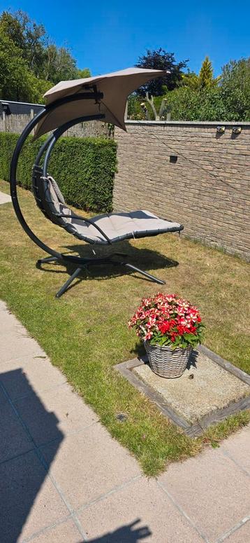 Zwevend ligbed  beschikbaar voor biedingen
