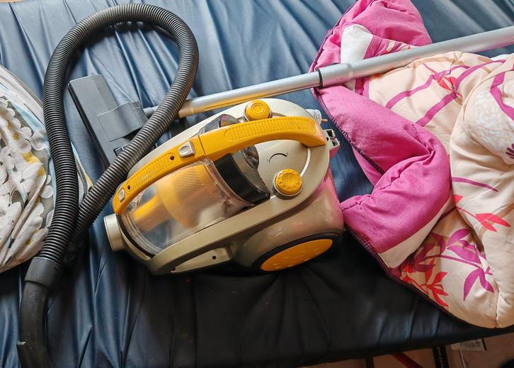 Aspirateur sans sac 2200W, Electroménager, Aspirateurs, Utilisé, Aspirateur, 2000 watts ou plus, Réservoir, Enlèvement