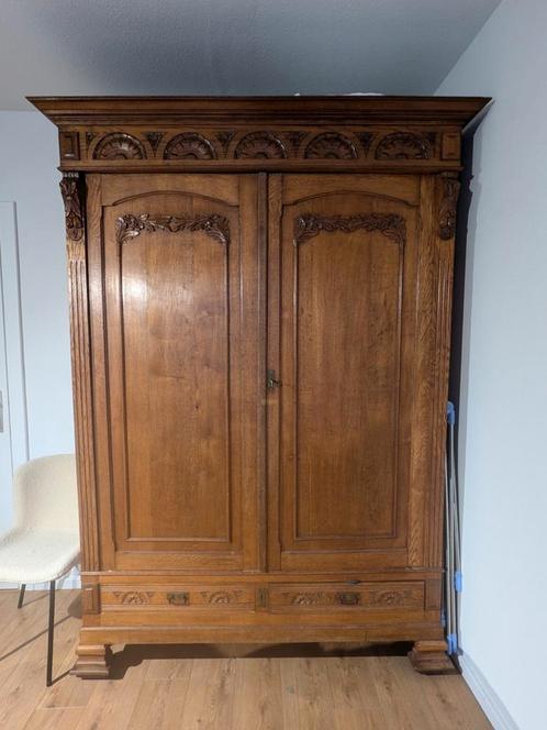 Massief houten kast. Gerenoveerd langs binnen, Antiek en Kunst, Antiek | Meubels | Kasten, Ophalen