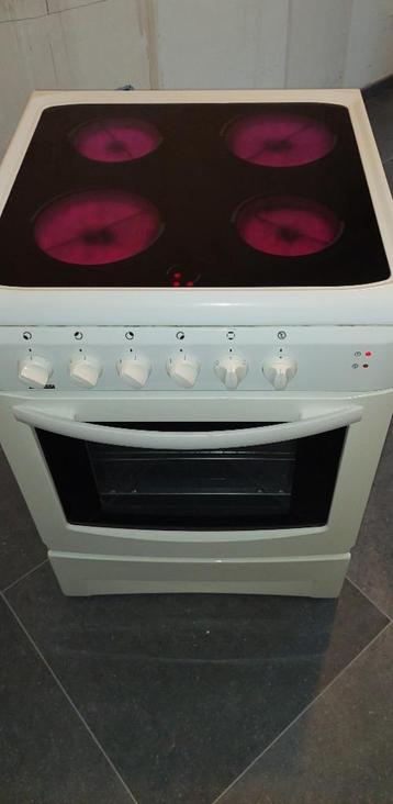 Cuisiniere zanussi, Elektronische apparatuur, Fornuizen, Ophalen, Tussenbouw, 4 kookzones, Zo goed als nieuw