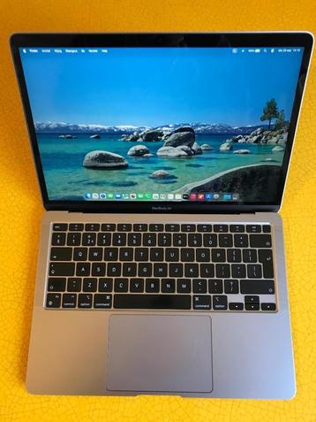 Macbook Air M1 8GB RAM  256GB SSD Batterij 98% beschikbaar voor biedingen