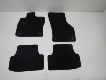 Seat Leon 5F0 I-Tech Mattenset 5- DRS Nieuw 5F0863011E beschikbaar voor biedingen