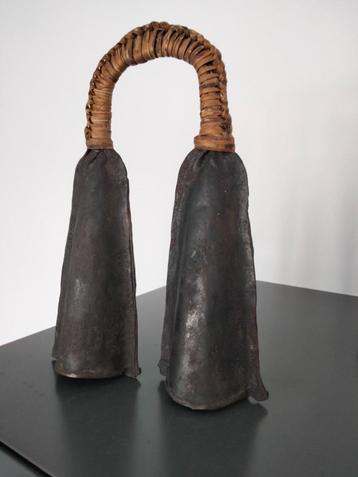 Bel cloche Afrika tribal Bamileke beschikbaar voor biedingen